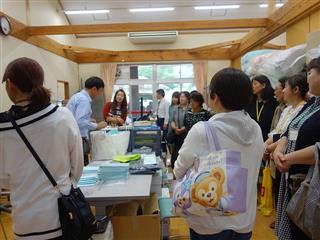 一関市大東町にある「室蓬館」では、施設の事業内容について説明いただき、作業の様子を見学後、製品のパンを購入しました。