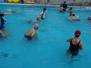 ７月８日（月）
<br>
体育の授業の様子です。プール活動はみんな大好きで、いつも以上に笑顔があふれます。