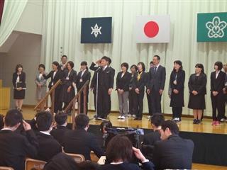 新任の先生方の代表で、熊谷副校長先生から元気な挨拶をいただきました。