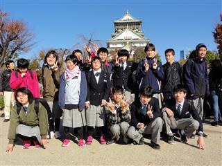 　大阪城①
<br>
　大阪城公園の中に天守閣がありました。屋根瓦、城壁、堀、石垣など、全ての面で魅了されました。
<br>
　
<br>
　