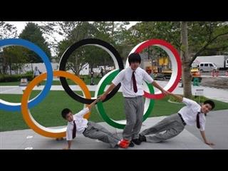 新国立競技場の前にある、東京オリンピックモニュメントの前で撮影会をしました。今からオリンピックが楽しみです。