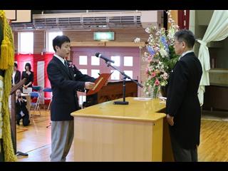 「誓いの言葉」
<br>
新入生を代表して高等部の平野永勇さんが力強く「誓いの言葉」を述べました。
<br>
