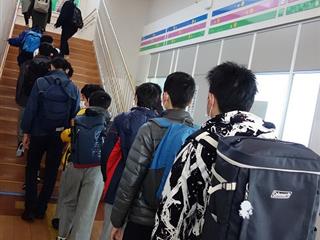 一ノ関駅の新幹線ホームを目指します。