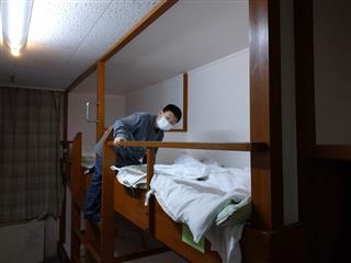 県南青少年の家のお部屋。2段ベッドです。自分でシーツを敷いて準備をしました。