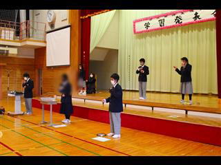 中学部2年生は手話で菅田将暉の「虹」を歌いました！