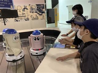 子ども科学館ではロボットのメカトロンが出迎えてくれました！
