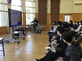 年度初めに安全な車椅子介助、摂食の基本について学びを深めました。