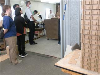 Ａコース（一関市）
<br>
　～Ｂ型事業所 ルンルン～
<br>
　　段ボールの組み立て作業の見学。