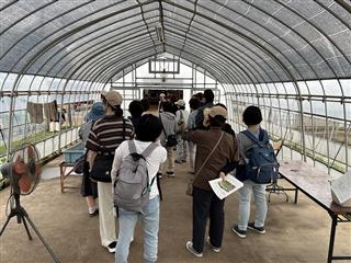 Ｂコース（奥州市）
<br>
　～Ｂ型事業所 フラワーセンターあいご～
<br>
　　土づくりの作業の様子を見学。