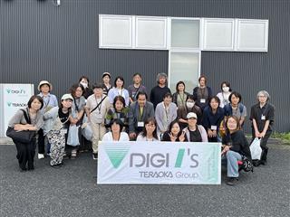 Ｂコース（奥州市）
<br>
　～(株)デジアイズ～
<br>
　　ペットボトル回収機やレジスター等の
<br>
　製造を見学。見学後の記念写真撮影。