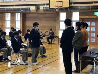〇先輩から学ぶ会
<br>
　４名の卒業生から、仕事のやりがいや大変さ、余暇の過ごし方を聞きました。