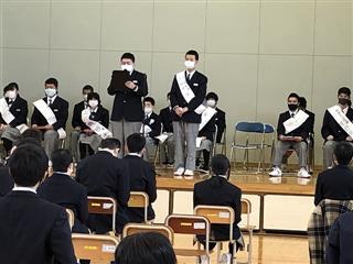 〇生徒会役員選挙
<br>
　立候補者と責任者がそれぞれの思いを伝えようと、緊張感のある演説会でした。