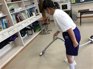 進路学習。
<br>
掃除機の使い方を学習しました。