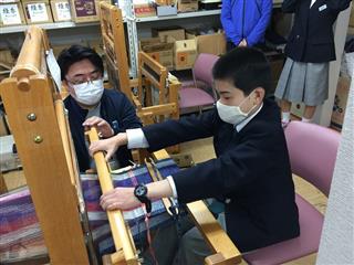 進路３グループは、コスモスの家に事業所見学に行ってきました。