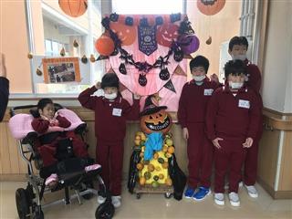 大きなカボチャのおばけと写真を撮りました。
<br>
ハッピーハロウィン！
<br>

<br>
