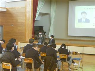 　先輩から学ぶ会
<br>
　実際に就職してから働いてみて感じたことや苦労したことなどを丁寧に話していただきました。