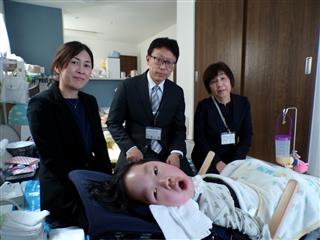 訪問学級のお友達。<br>
「修了おめでとうございます」<br>
先生方が来て、おうちで修了式をしました。