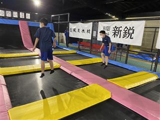 やはばアスレチックパークジャンパランドでは、汗びっしょりで楽しみました。ジャンプジャンプ