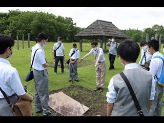 世界遺産に登録されている御所野縄文公園内や館内を散策しました。