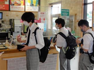 各グループの活動プランにそって昼食内容を選択しました。