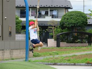 あーああ～！公園の遊具でたくさん遊びました。