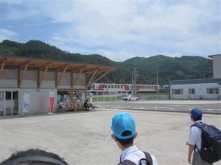 運よく鵜住居駅に列車がやってきました。