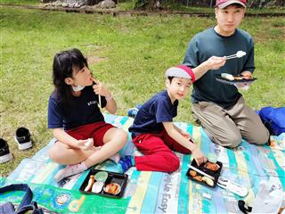 公園で遊んだ後は、お弁当タイム！
<br>
肉巻きおにぎり最高でした！