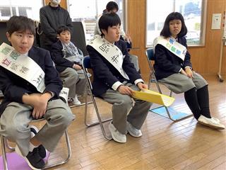 今年度は役員定数５名のうち、６名の立候補がありました。演説前でドキドキしています。