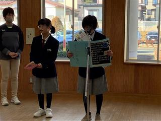 立会演説の様子です。緊張した表情も見られましたが、自分の言葉で伝えようとする姿が印象的でした。