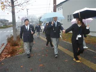 徒歩で前沢駅まで行きました。