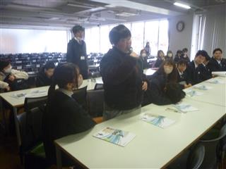 シチズン時計では説明内容に興味をもち質問もしました。