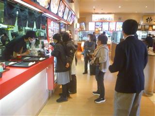 パルでは、たくさんのお店があり、どれを買おうか迷ってしまいました。