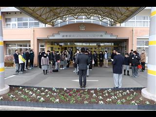 出発式　大きな期待と少々の不安、仲間同士の活動に胸を膨らませ、さあ出発。