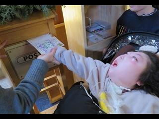 サンタさんにお手紙を書きました。サンタポストに投函です！クリスマスに素敵なお返事がきました