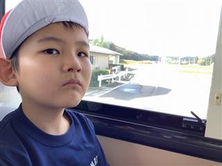 スクールバスに乗って、しゅぱ～つ！