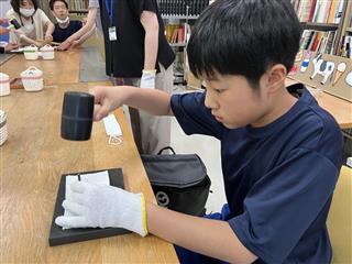 牛革ストラップづくり体験「よし、この模様にしよう！」