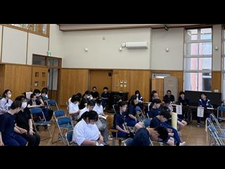みんな真剣に各委員会の話を聞いています。