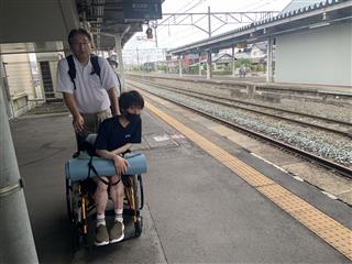電車はやく来ないかな・・・