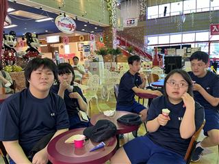 食後のデザートは格別だな～