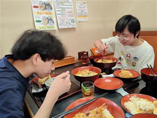 かつ丼とそば（うどん）のセット、大満足でした。