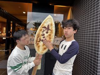 笹かま焼き体験。アツアツをおいしくいただきました。