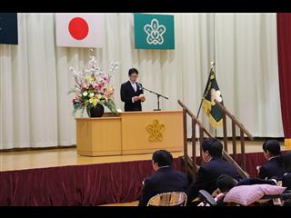 式辞
<br>
校長先生から、児童生徒に向けて学校生活でたくさんのことにチャレンジしてくださいというお話がありました。