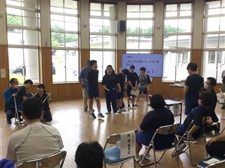 美化（ぴかぴか）委員会です。みんなで協力してポスターづくりや石けんの補充をおこないます。