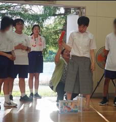 岩手県立県南青少年の家に到着し、優勝を目指して学級対抗モルック大会で盛り上がりました。