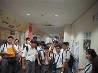 ヤクルト工場では、ヤクルトができるまでの様子を見て、工場のタンクの大きさに驚きました！！