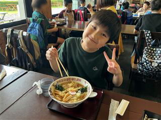 展勝地レストハウスにて。ラーメンの味は「グー！」