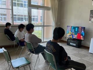午前授業の時は、みんなでアニメの映画鑑賞をしました。
<br>

