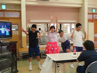 最後は、有志でおかあさんといっしょの曲を踊りました♬
