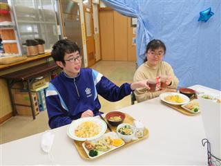 夕食は卒業生の希望メニューでした。