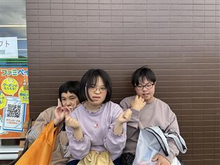 近くのコンビニへ買い物に行ってきました。